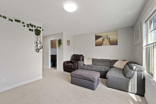 439 Bayview Way Sw, Airdrie, AB - Indoor Photo Showing Living Room