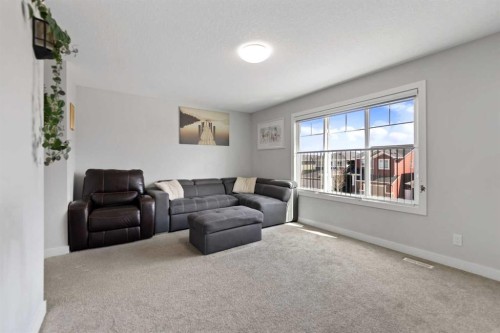 439 Bayview Way Sw, Airdrie, AB - Indoor Photo Showing Living Room
