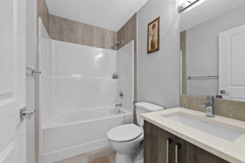 439 Bayview Way Sw, Airdrie, AB - Indoor Photo Showing Bathroom