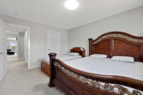 439 Bayview Way Sw, Airdrie, AB - Indoor Photo Showing Bedroom