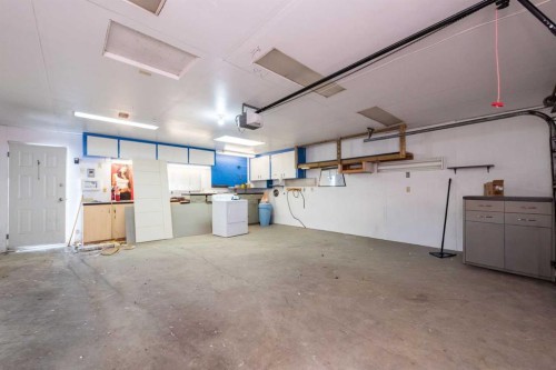 46 Marbrooke Circle Ne, Calgary, AB - Indoor Photo Showing Garage