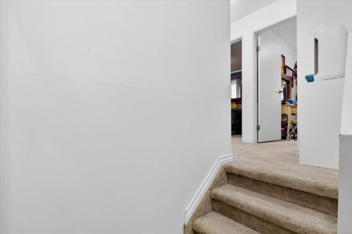 256 Callingwood Place Nw, Edmonton, AB - Indoor Photo Showing Other Room