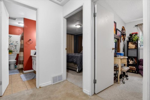 256 Callingwood Place Nw, Edmonton, AB - Indoor Photo Showing Other Room