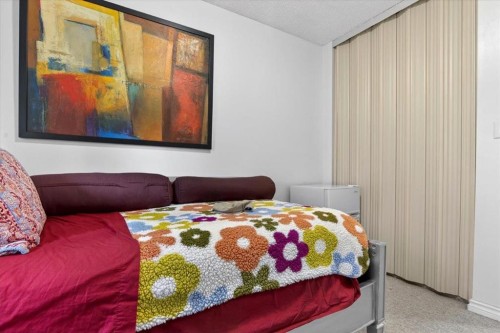 256 Callingwood Place Nw, Edmonton, AB - Indoor Photo Showing Bedroom