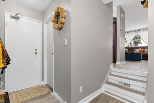 256 Callingwood Place Nw, Edmonton, AB - Indoor Photo Showing Other Room