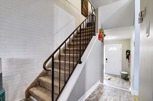 256 Callingwood Place Nw, Edmonton, AB - Indoor Photo Showing Other Room