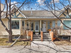 38 Richelieu Court SW Calgary, AB T3E 7E9