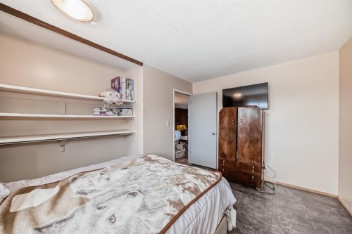 129 Dovertree Place Se, Calgary, AB - Indoor Photo Showing Bedroom