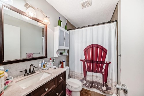 129 Dovertree Place Se, Calgary, AB - Indoor Photo Showing Bathroom