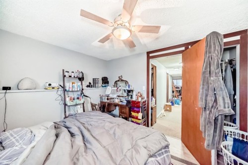 129 Dovertree Place Se, Calgary, AB - Indoor Photo Showing Bedroom