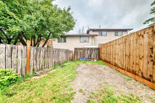129 Dovertree Place Se, Calgary, AB - Outdoor