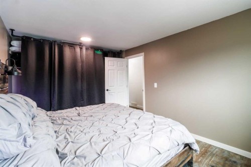 92 Erin Woods Drive Se, Calgary, AB - Indoor Photo Showing Bedroom