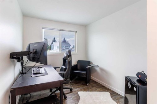 92 Erin Woods Drive Se, Calgary, AB - Indoor Photo Showing Office