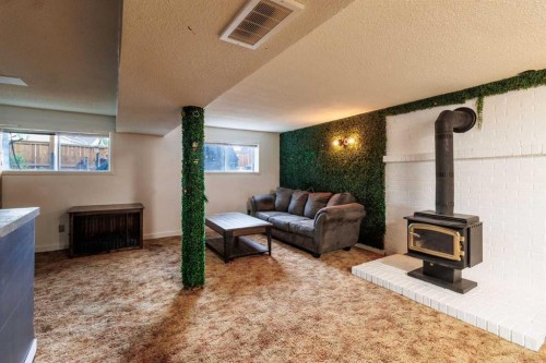 92 Erin Woods Drive Se, Calgary, AB - Indoor