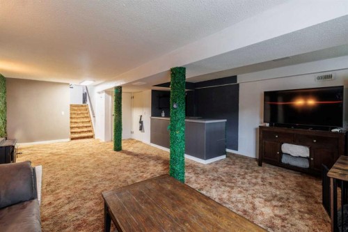 92 Erin Woods Drive Se, Calgary, AB - Indoor Photo Showing Living Room