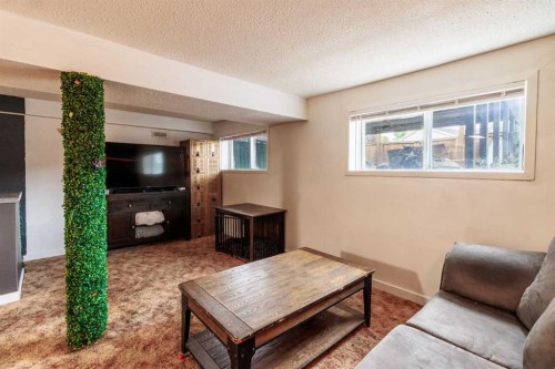 92 Erin Woods Drive Se, Calgary, AB - Indoor