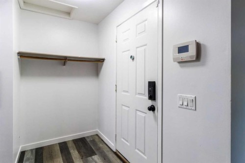 92 Erin Woods Drive Se, Calgary, AB - Indoor
