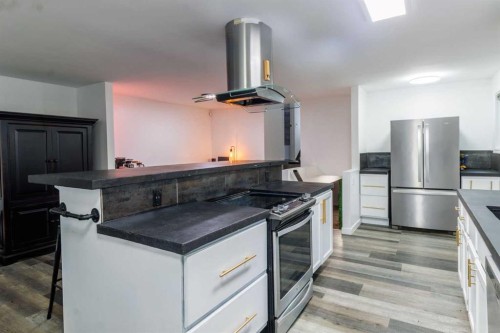 92 Erin Woods Drive Se, Calgary, AB - Indoor Photo Showing Kitchen