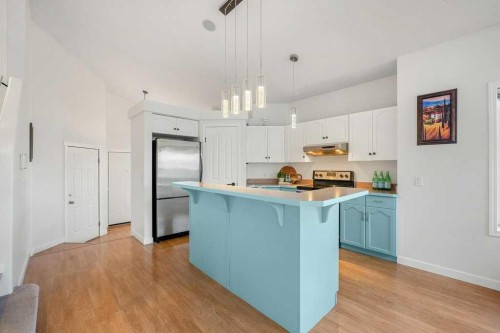 195 Somerglen Common Sw, Calgary, AB - Indoor Photo Showing Kitchen With Upgraded Kitchen
