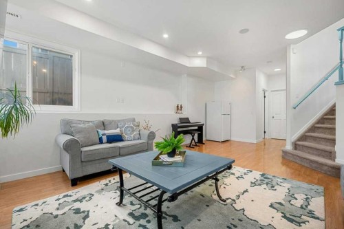 195 Somerglen Common Sw, Calgary, AB - Indoor Photo Showing Living Room
