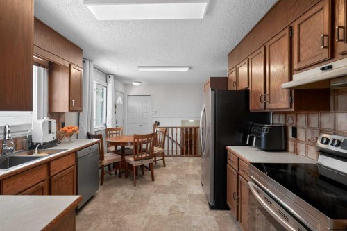 116 Templemont Circle Ne, Calgary, AB - Indoor Photo Showing Kitchen