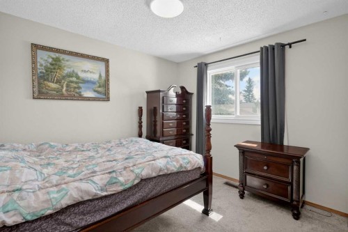 116 Templemont Circle Ne, Calgary, AB - Indoor Photo Showing Bedroom