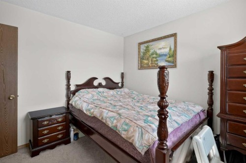 116 Templemont Circle Ne, Calgary, AB - Indoor Photo Showing Bedroom