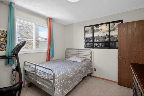 116 Templemont Circle Ne, Calgary, AB - Indoor Photo Showing Bedroom