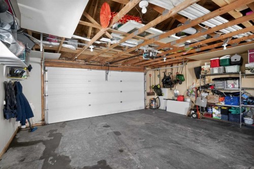116 Templemont Circle Ne, Calgary, AB - Indoor Photo Showing Garage