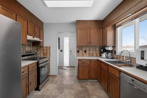 116 Templemont Circle Ne, Calgary, AB - Indoor Photo Showing Kitchen With Double Sink