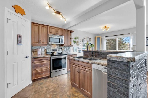 266 Cougarstone Circle Sw, Calgary, AB - Indoor Photo Showing Kitchen With Double Sink