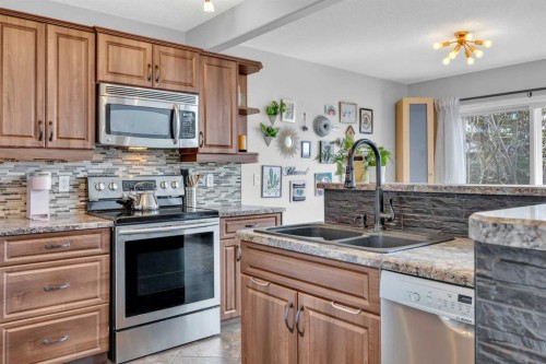 266 Cougarstone Circle Sw, Calgary, AB - Indoor Photo Showing Kitchen With Double Sink