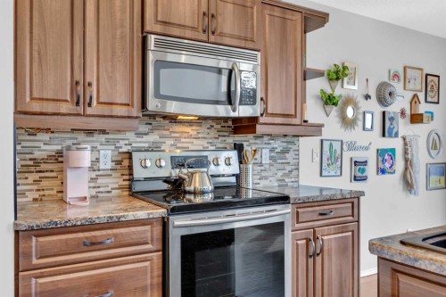 266 Cougarstone Circle Sw, Calgary, AB - Indoor Photo Showing Kitchen