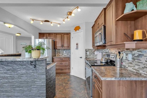 266 Cougarstone Circle Sw, Calgary, AB - Indoor Photo Showing Kitchen With Upgraded Kitchen