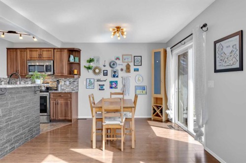 266 Cougarstone Circle Sw, Calgary, AB - Indoor Photo Showing Kitchen