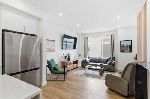 35-903 Mahogany Boulevard Se, Calgary, AB - Indoor Photo Showing Living Room