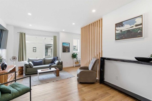 35-903 Mahogany Boulevard Se, Calgary, AB - Indoor Photo Showing Living Room