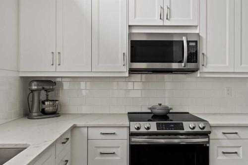 16 Douglasview Park Se, Calgary, AB - Indoor Photo Showing Kitchen
