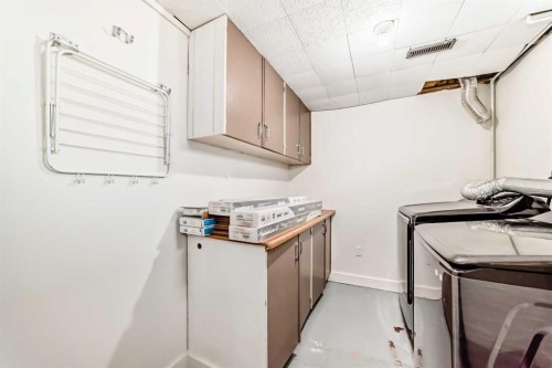 404 Acacia Drive Se, Airdrie, AB - Indoor Photo Showing Laundry Room