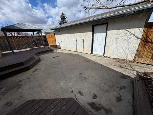 404 Acacia Drive Se, Airdrie, AB - Outdoor