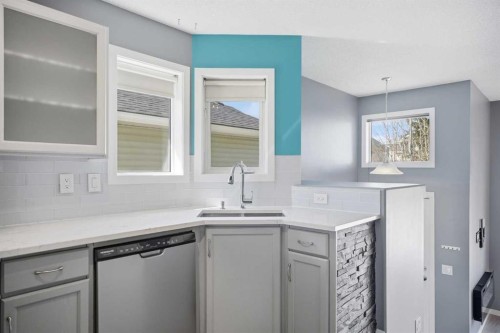 28 Covington Close Ne, Calgary, AB - Indoor Photo Showing Kitchen