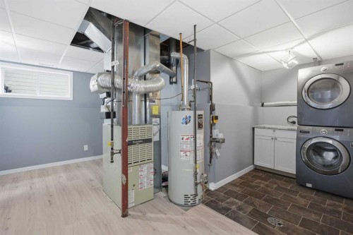 28 Covington Close Ne, Calgary, AB - Indoor Photo Showing Laundry Room