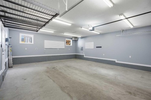 28 Covington Close Ne, Calgary, AB - Indoor Photo Showing Garage