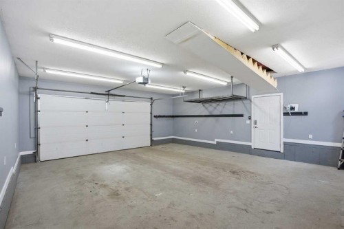 28 Covington Close Ne, Calgary, AB - Indoor Photo Showing Garage