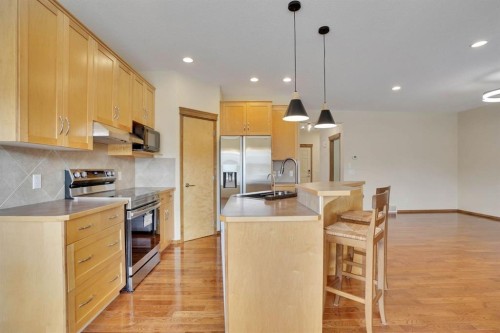 43 Elgin View Se, Calgary, AB - Indoor Photo Showing Kitchen
