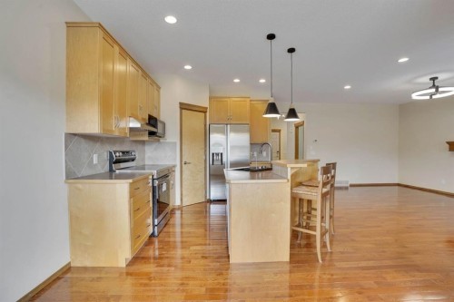 43 Elgin View Se, Calgary, AB - Indoor Photo Showing Kitchen