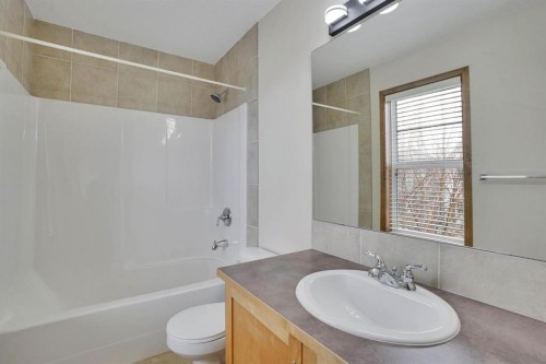 43 Elgin View Se, Calgary, AB - Indoor Photo Showing Bathroom