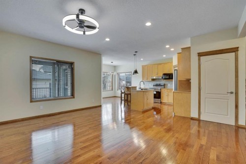 43 Elgin View Se, Calgary, AB - Indoor Photo Showing Kitchen