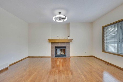 43 Elgin View Se, Calgary, AB - Indoor With Fireplace