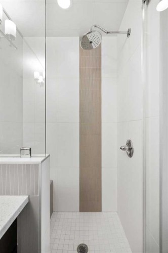 2427 22A Street Nw, Calgary, AB - Indoor Photo Showing Bathroom